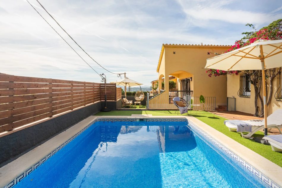 Pool & Relax